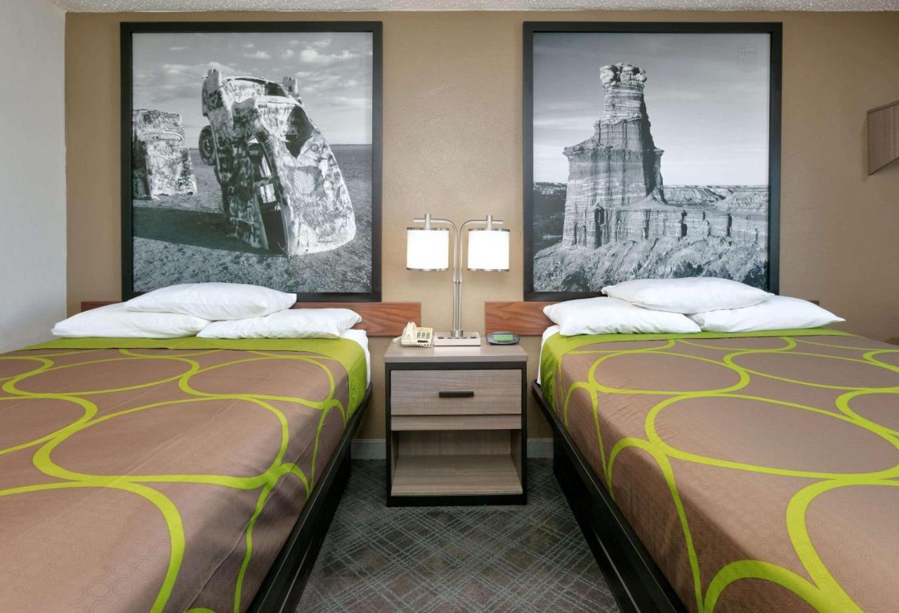 Super 8 By Wyndham Hotel